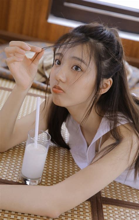 牡丹花下